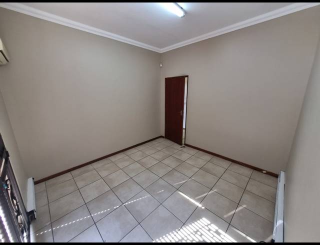 615M² BUILDING FOR SALE IN ELDORAIGNE